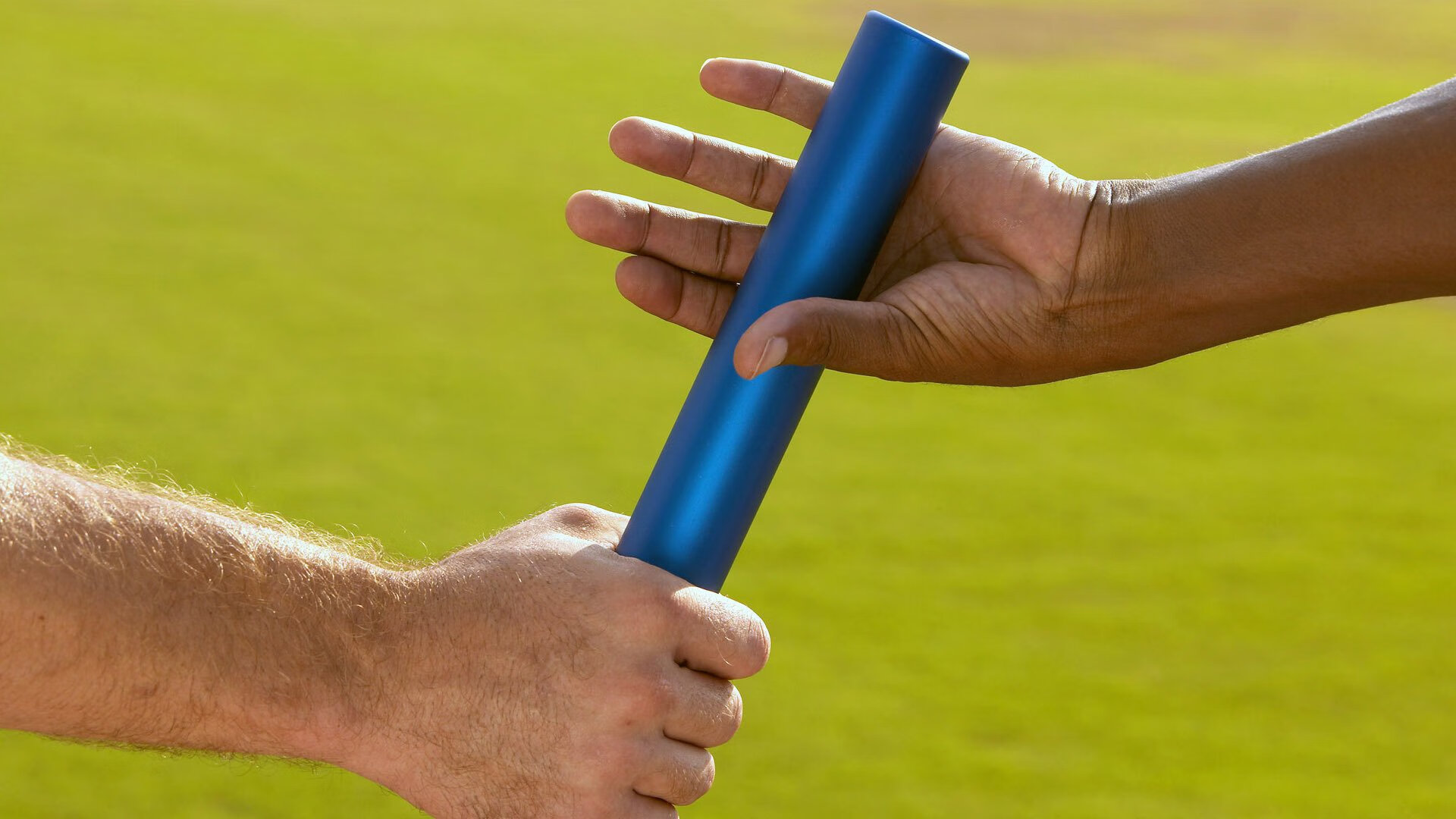 “蓝天白云，下一个冠军是谁？赛场风云瞬息万变”，蓝天白云下句怎么接